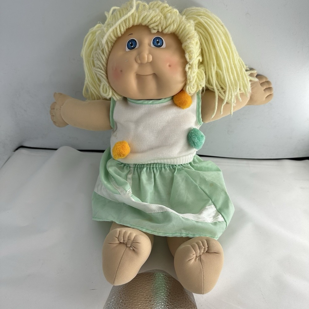 VTG Cabbage Patch Doll Coleco Xavier Roberts Lt Blond Hair Blue Eyes 1982 Girl